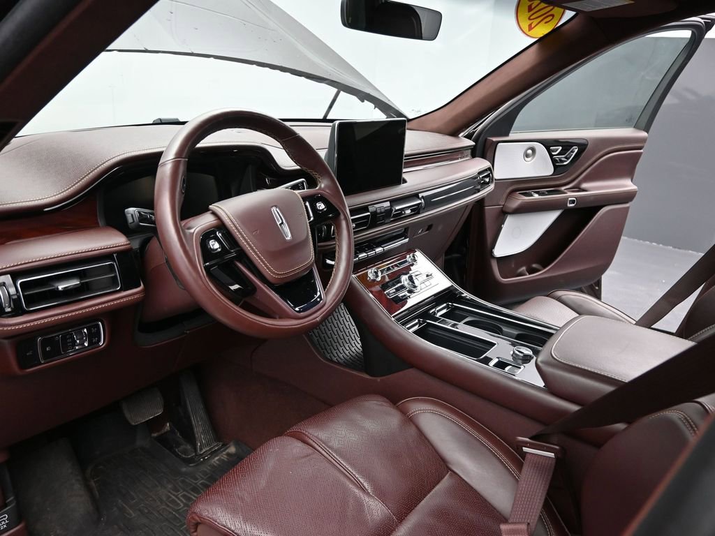 Used 2023 Lincoln Aviator Black Label w/ Jet Package image 16