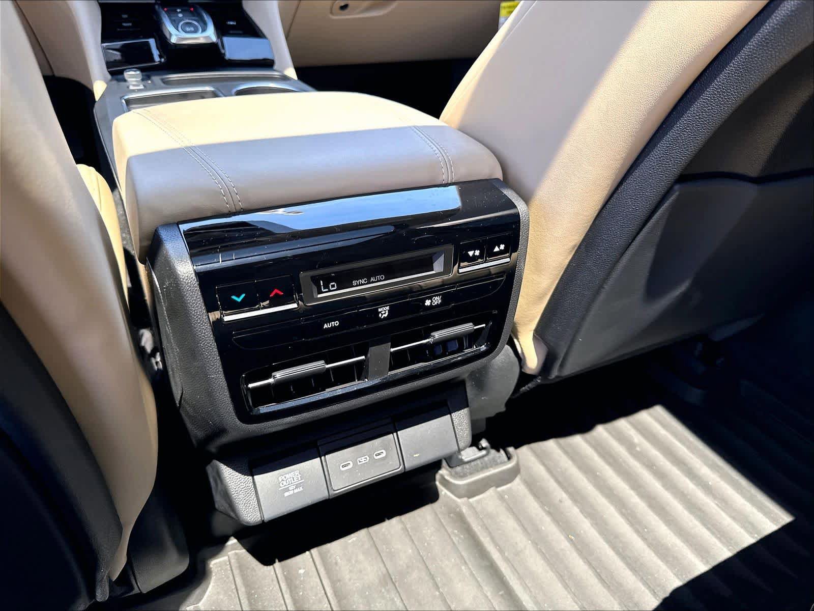 Used 2025 Acura MDX SH-AWD w/ Technology Package image 13