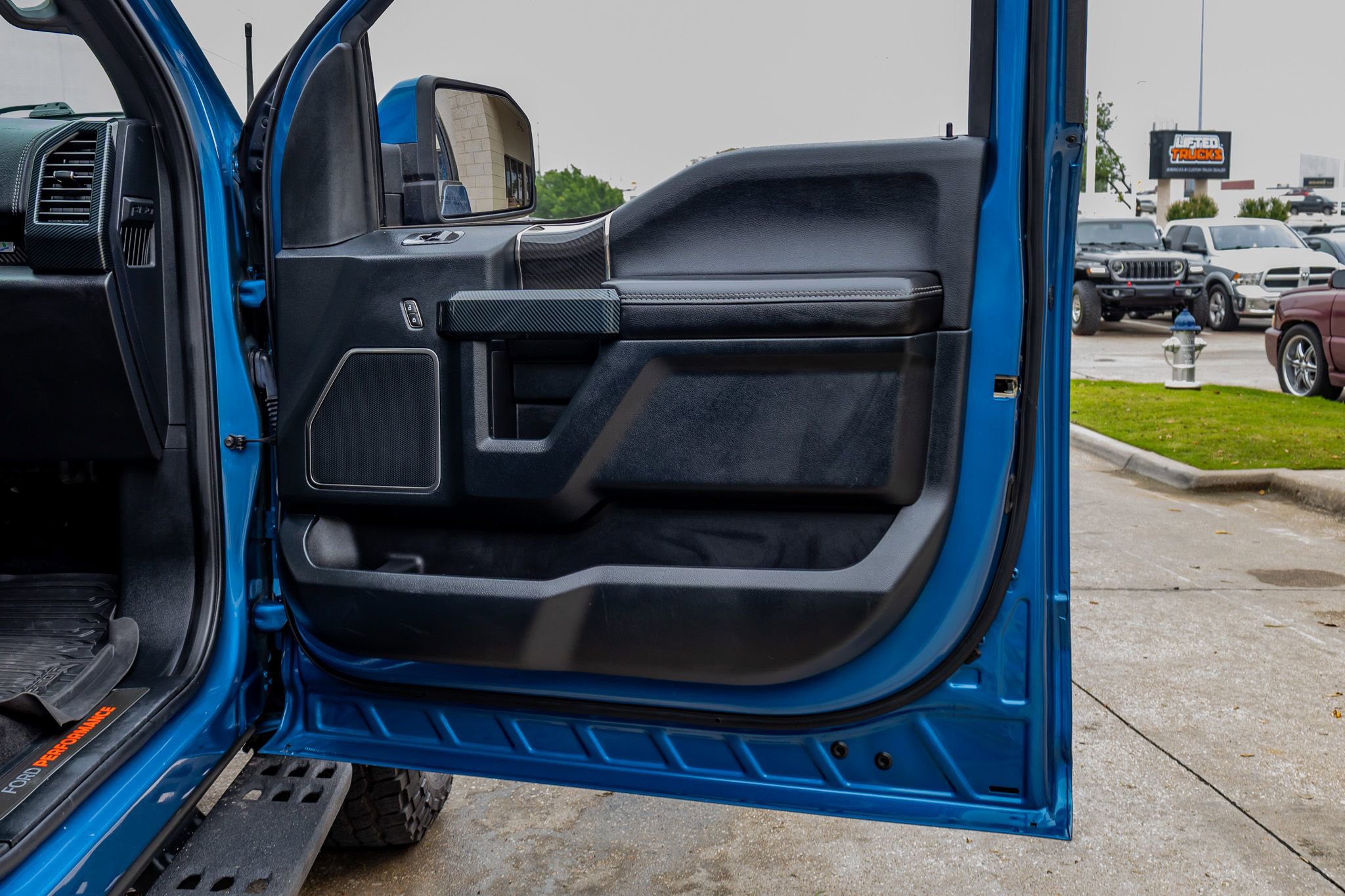 Used 2019 Ford F150 Raptor w/ Equipment Group 802A Luxury AWD/4WD image 37