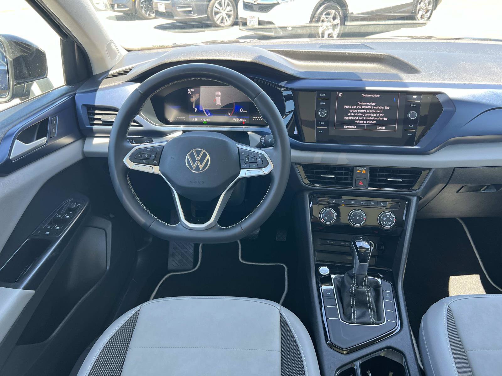 Certified 2023 Volkswagen Taos SE w/ Panoramic Sunroof Package FWD image 7