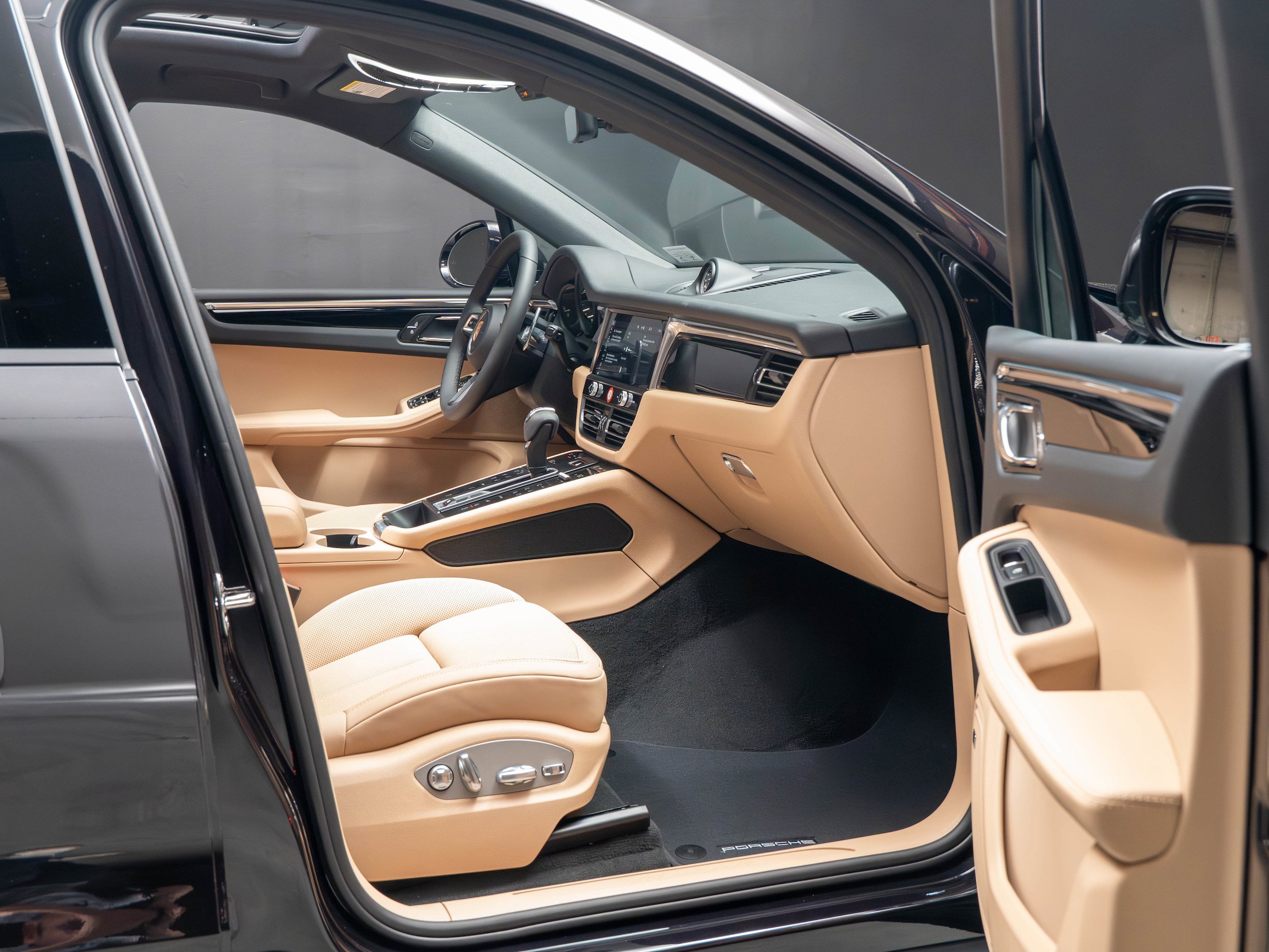 New 2026 Porsche Macan AWD/4WD image 33