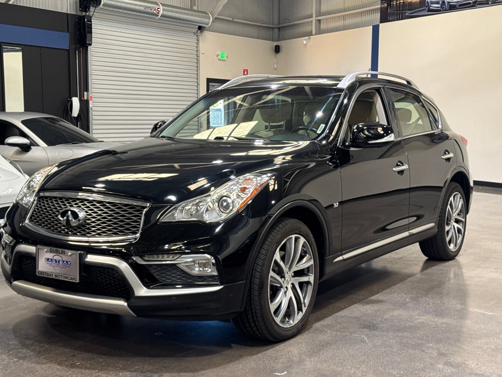 Used 2017 INFINITI QX50 AWD w/ Premium Plus Package image 8