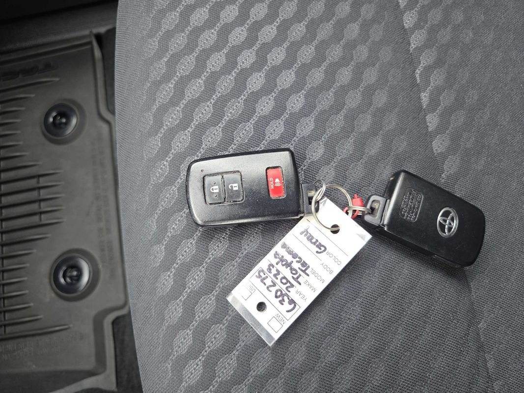 Used 2023 Toyota Tacoma SR5 AWD/4WD image 33
