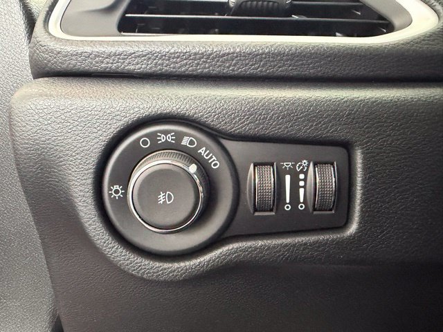 New 2026 Chrysler Pacifica Select AWD/4WD image 23