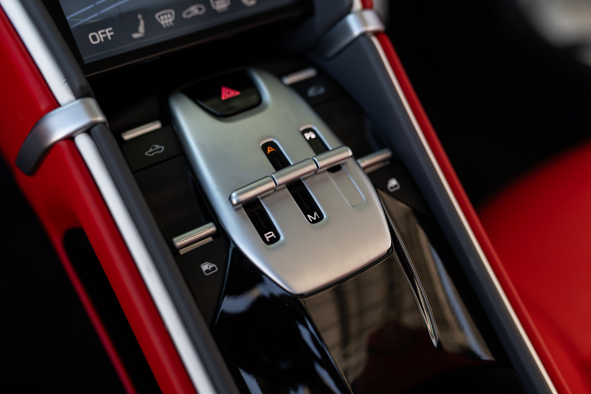 Used 2025 Ferrari Roma Spider RWD image 93