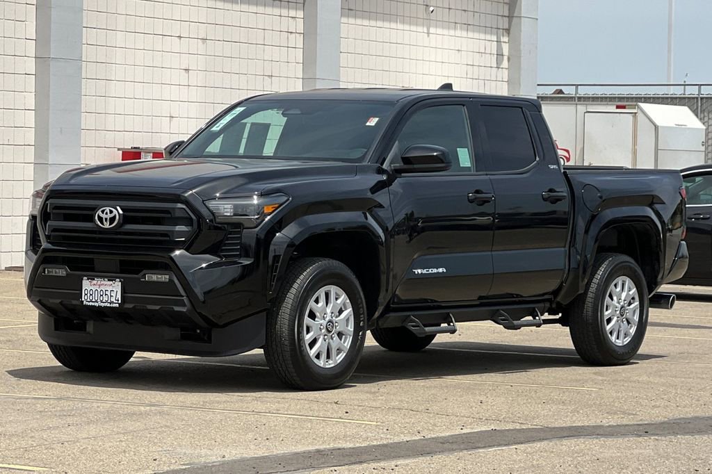 Certified 2025 Toyota Tacoma SR5 AWD/4WD image 10