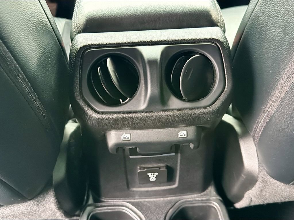 Used 2018 Jeep Wrangler Unlimited Sahara AWD/4WD image 18