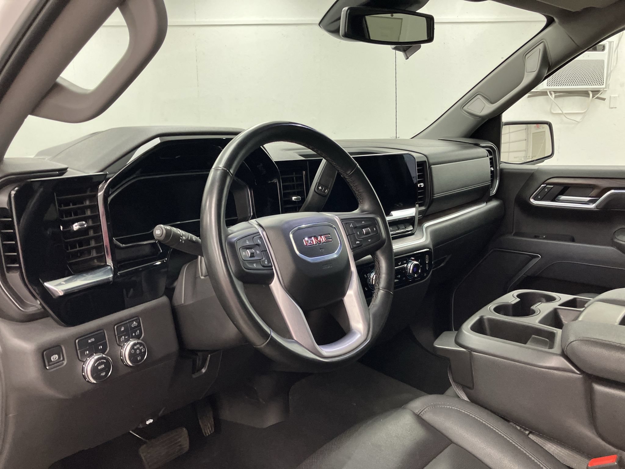 Used 2025 GMC Sierra 1500 SLT AWD/4WD image 10