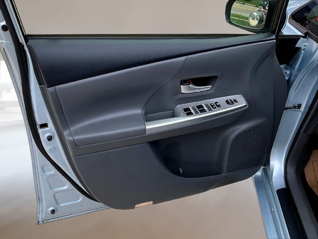 Used 2014 Toyota Prius V Five FWD image 20