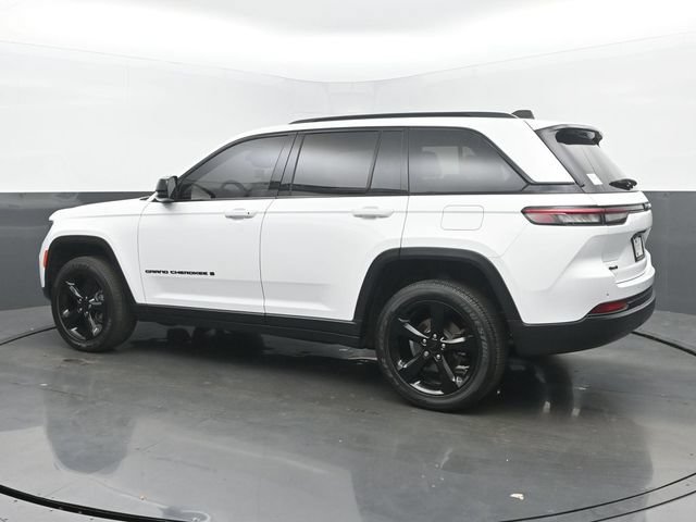 Used 2023 Jeep Grand Cherokee Altitude AWD/4WD image 3