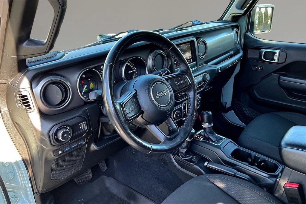 Used 2023 Jeep Wrangler Unlimited w/ Cold Weather Group image 16