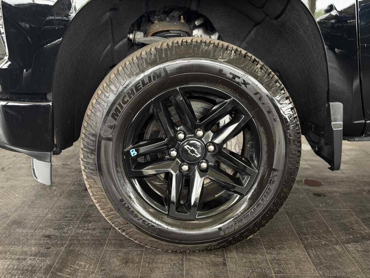 Used 2022 Chevrolet Silverado 1500 LT Trail Boss w/ LT Trail Boss Premium Package AWD/4WD image 19