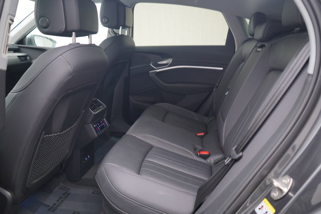 Used 2022 Audi e-tron Premium image 7