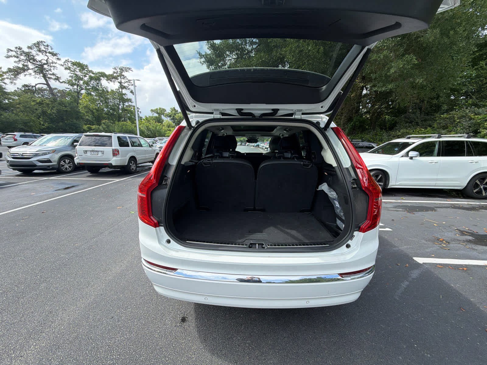 Used 2025 Volvo XC90 B5 Core AWD/4WD image 24