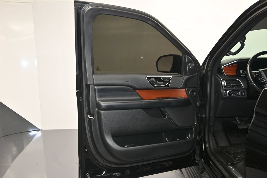 Used 2020 Lincoln Navigator L 4WD image 19