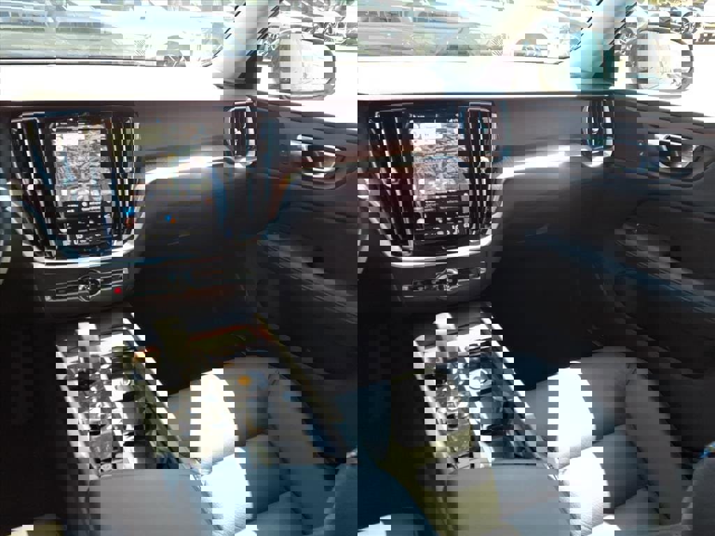 Certified 2025 Volvo V60 B5 Cross Country Plus image 14