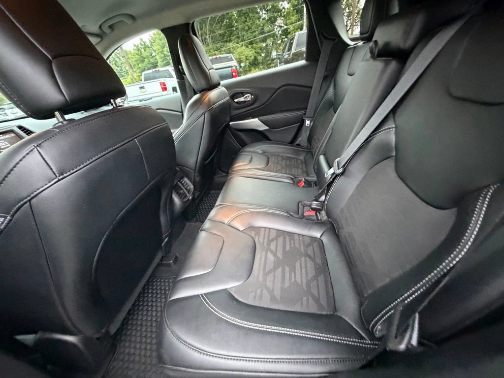Used 2022 Jeep Cherokee Latitude AWD/4WD image 46