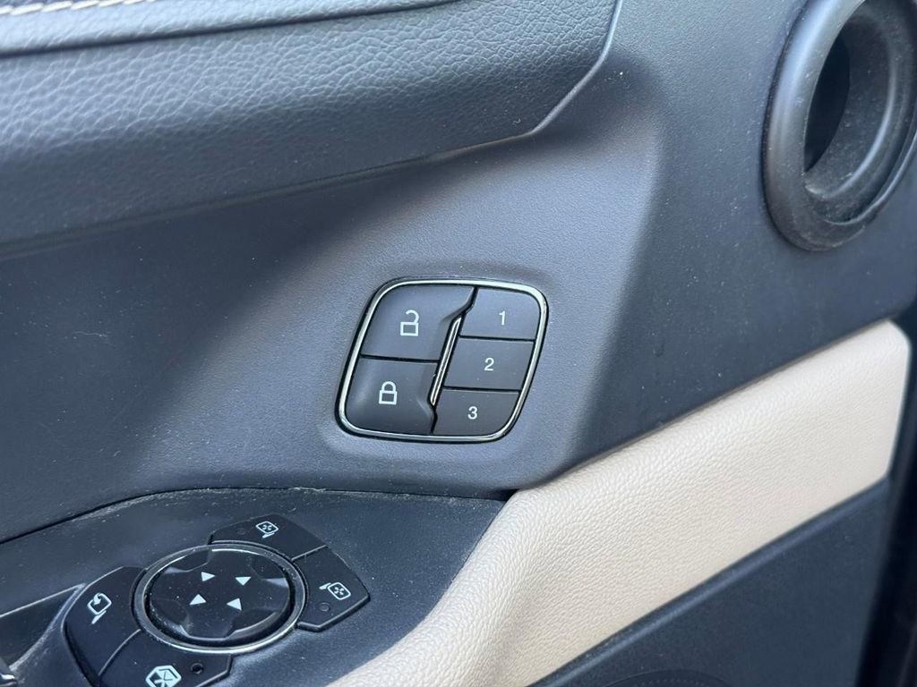 Used 2022 Ford Expedition XLT image 8