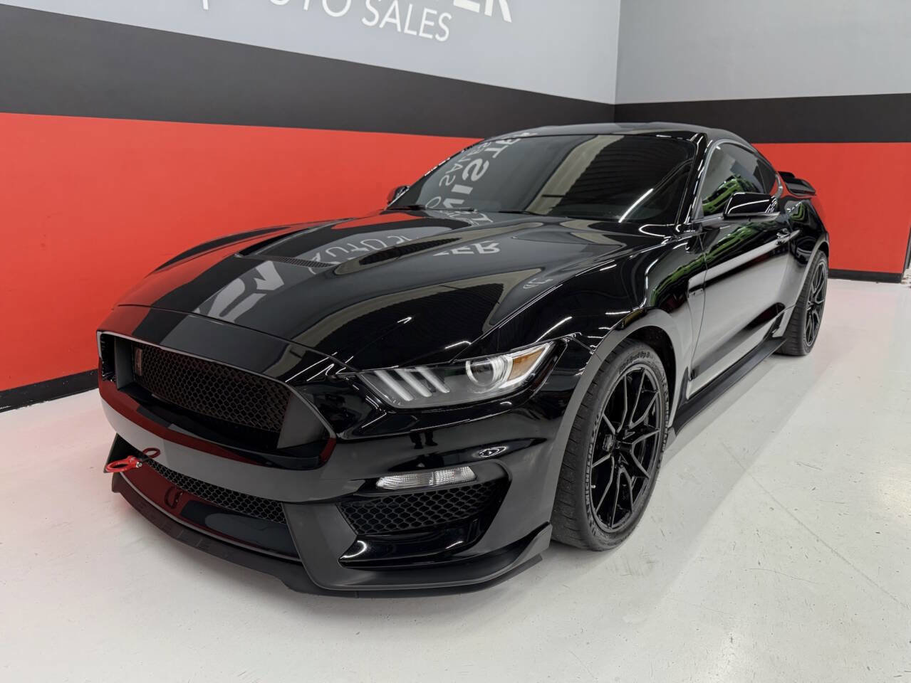 Used 2019 Ford Mustang Shelby GT350 w/ Technology Package image 12