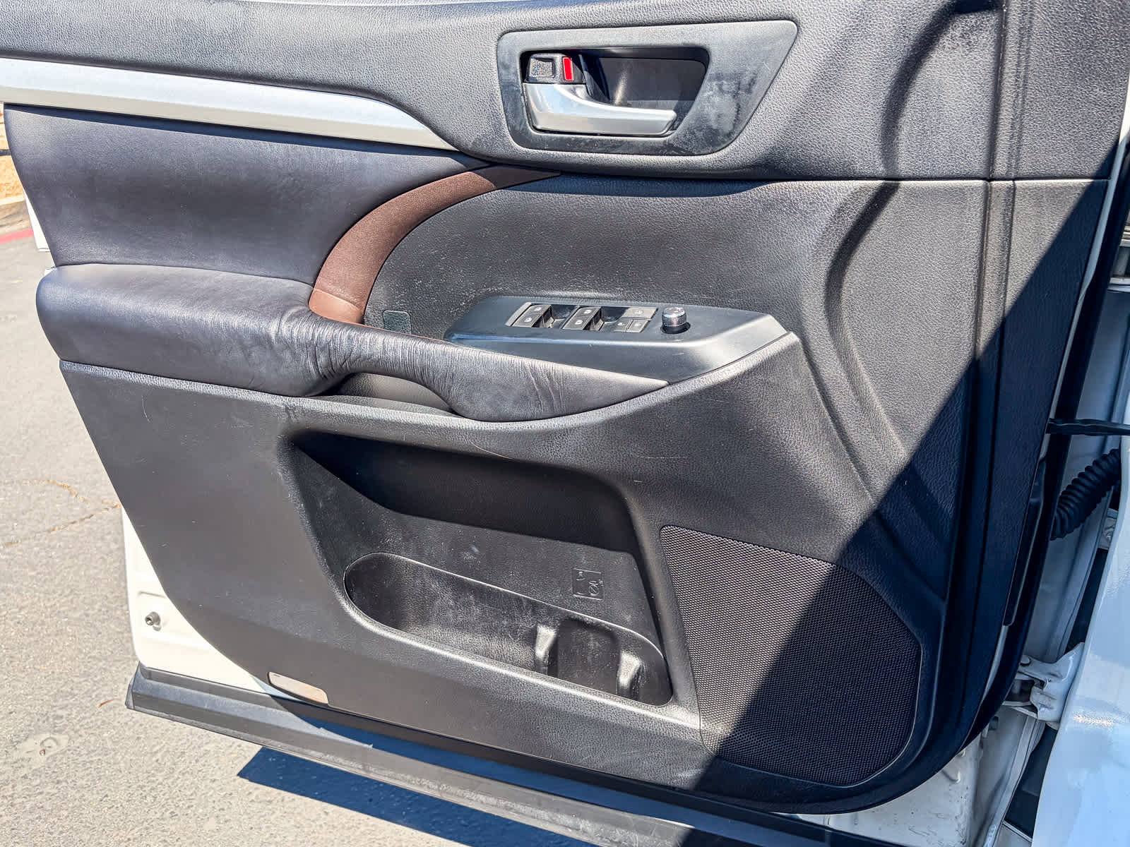 Used 2016 Toyota Highlander XLE image 19