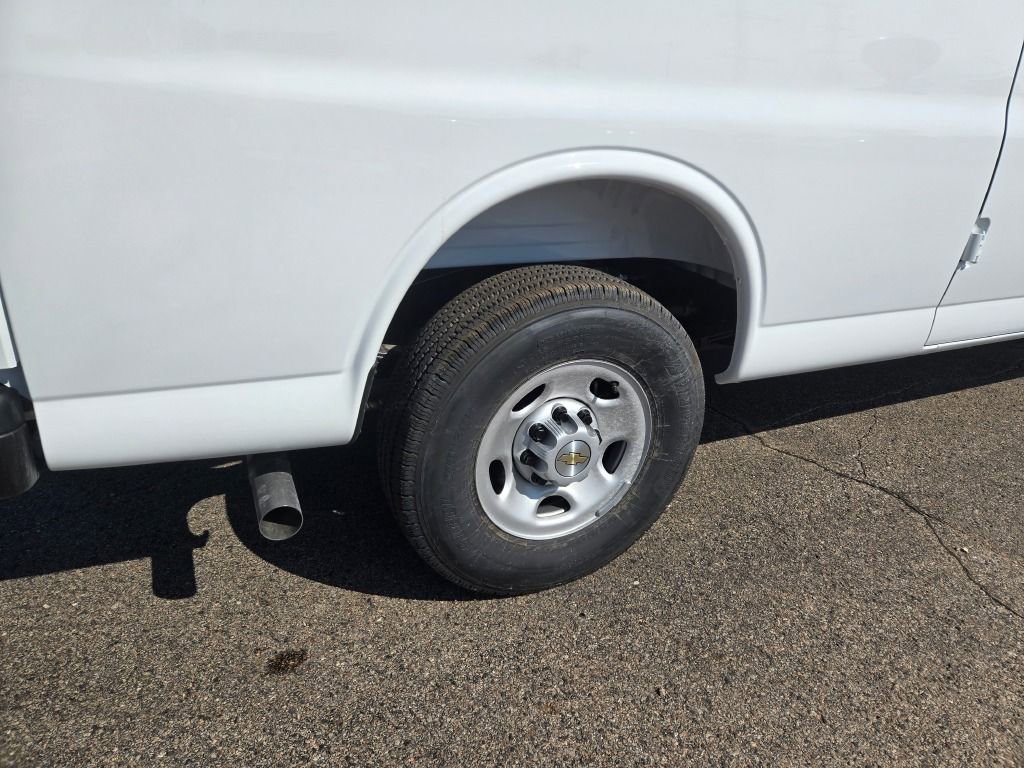 New 2025 Chevrolet Express 2500 Extended w/ Enhanced Convenience Package image 10