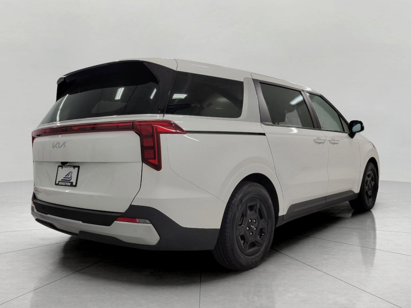 Used 2025 Kia Carnival FWD image 19