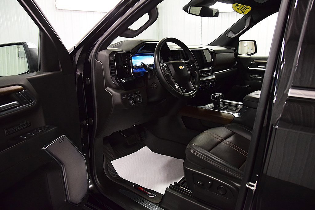 Used 2024 Chevrolet Silverado 1500 High Country w/ Z71 Off-Road Package image 15