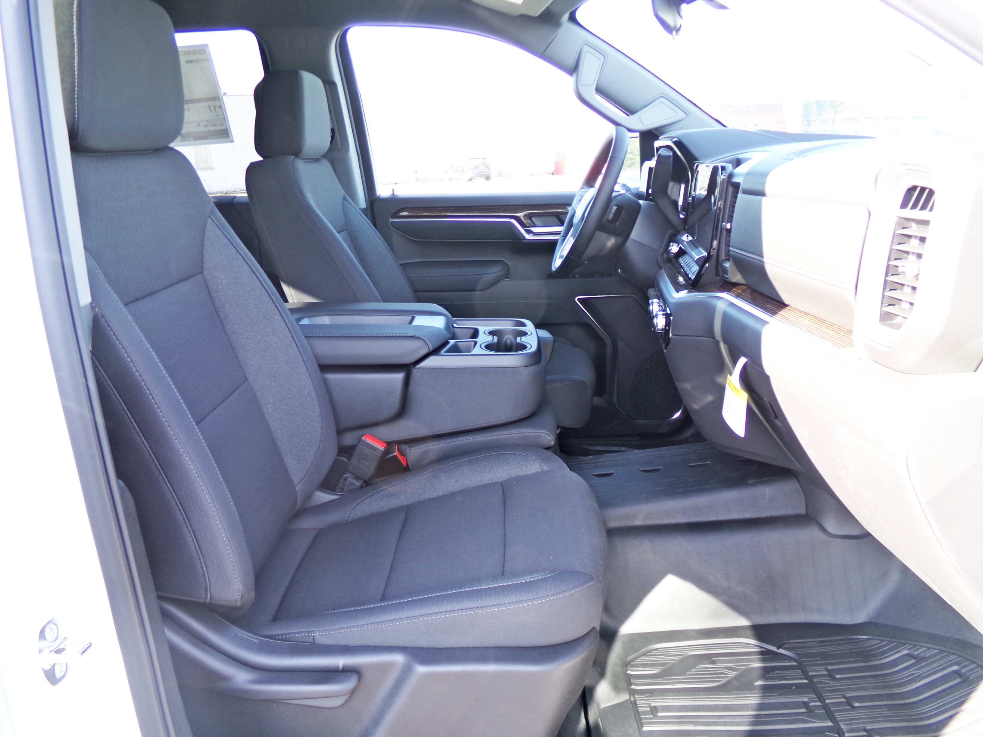 New 2026 GMC Sierra 1500 SLE image 16