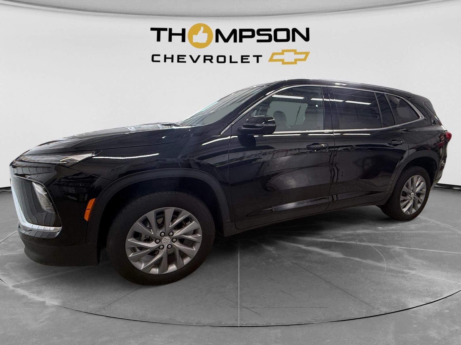 Used 2025 Buick Enclave Preferred AWD/4WD image 2