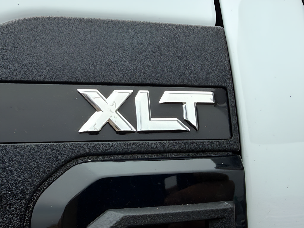 New 2026 Ford F250 XLT w/ XLT Premium Package AWD/4WD image 18