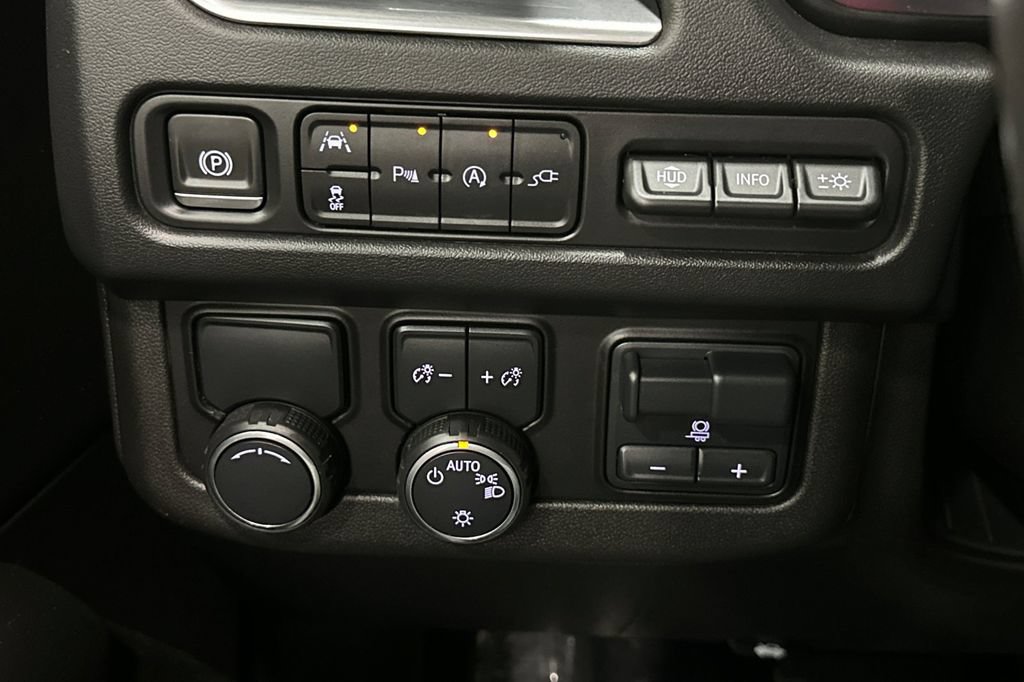 Used 2021 Chevrolet Tahoe High Country w/ Premium Package RWD image 34