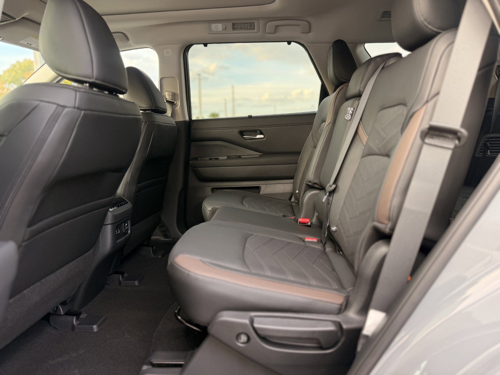 New 2025 Nissan Pathfinder Platinum image 15