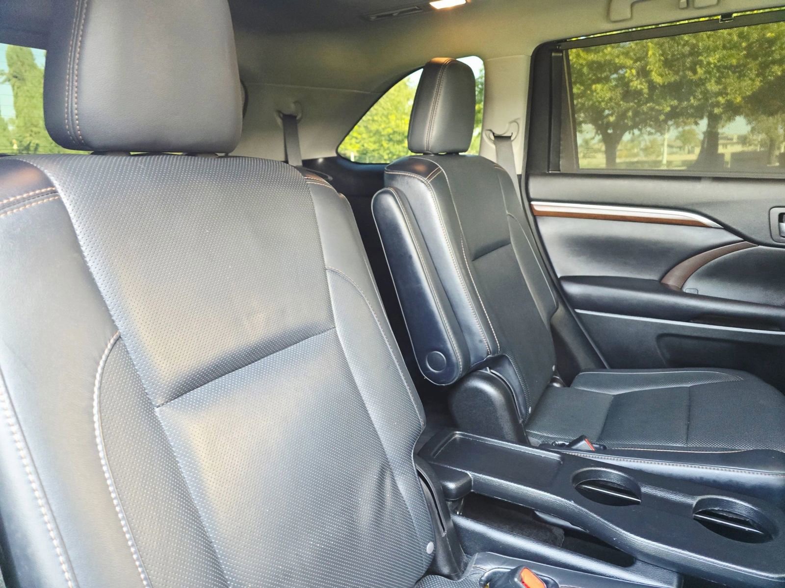 Used 2016 Toyota Highlander Limited image 36