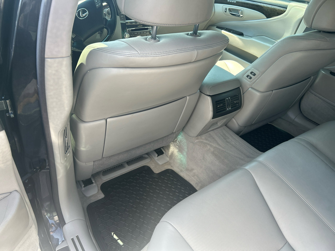 Used 2011 Lexus LS 460 w/ Comfort Pkg image 11