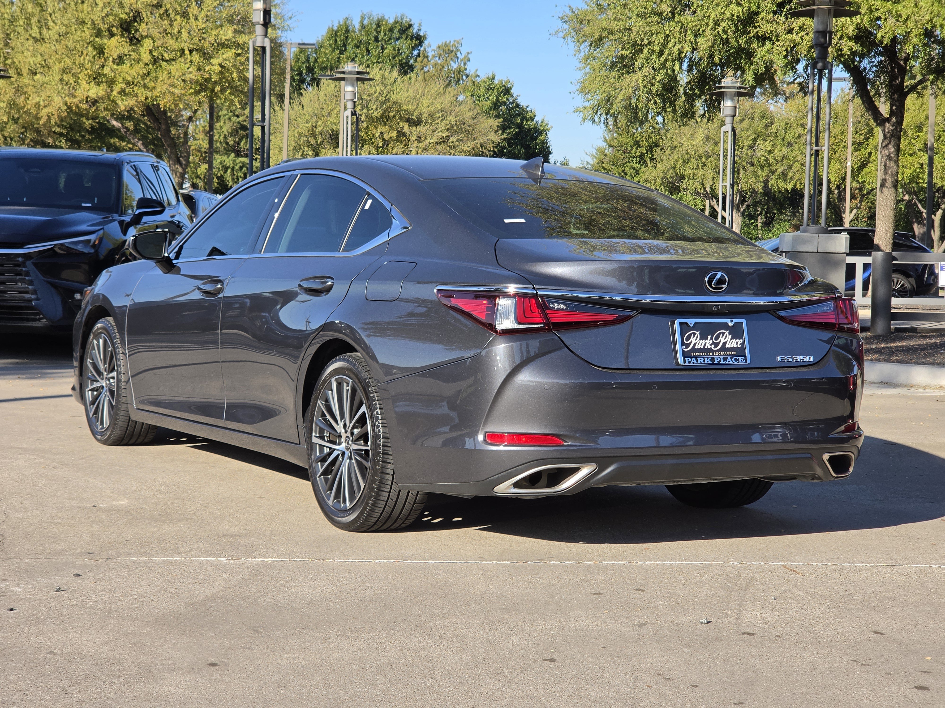 Used 2022 Lexus ES 350 w/ Premium Package FWD image 4