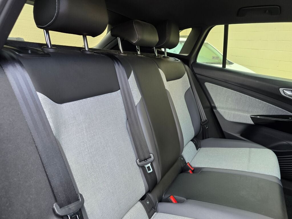 Used 2023 Volkswagen ID.4 Pro AWD/4WD image 9