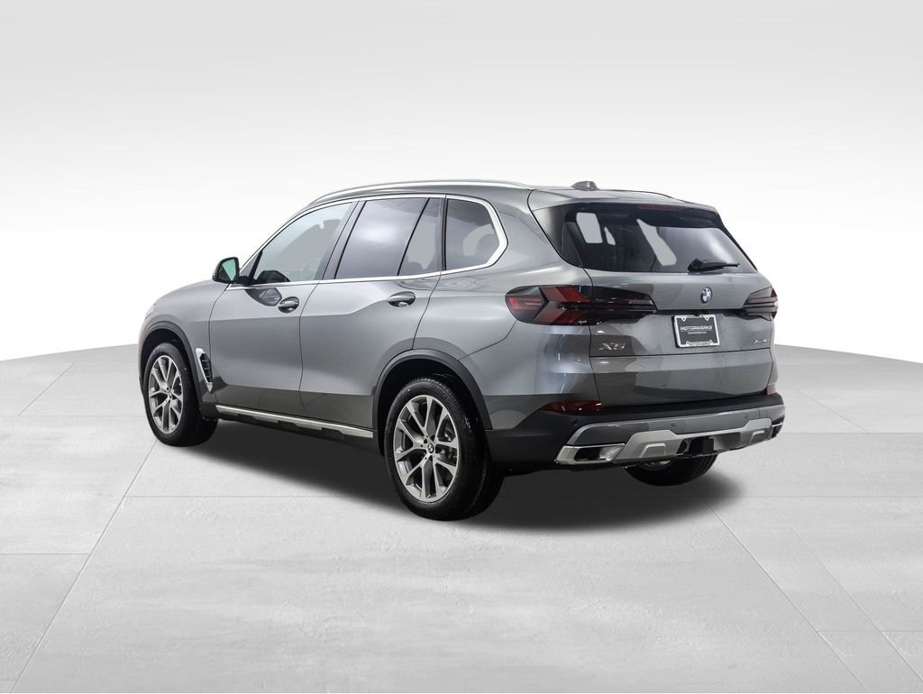 New 2026 BMW X5 xDrive40i w/ Executive Package image 3