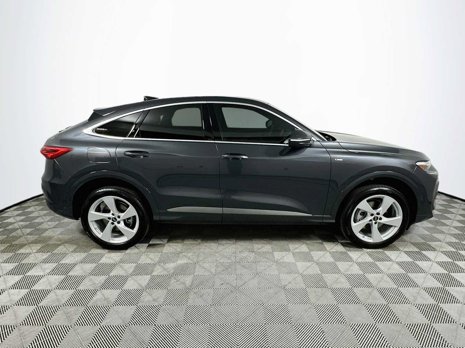 New 2026 Audi Q5 Premium Plus AWD/4WD image 8