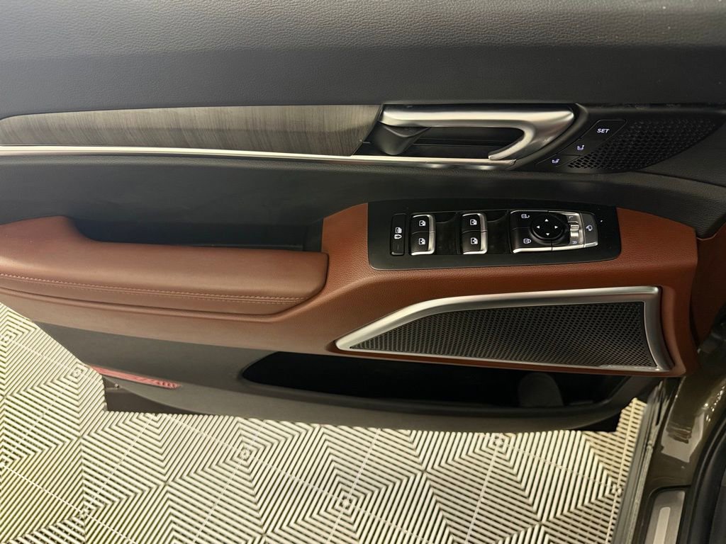 Used 2024 Kia Telluride SX Prestige w/ Towing Package image 26