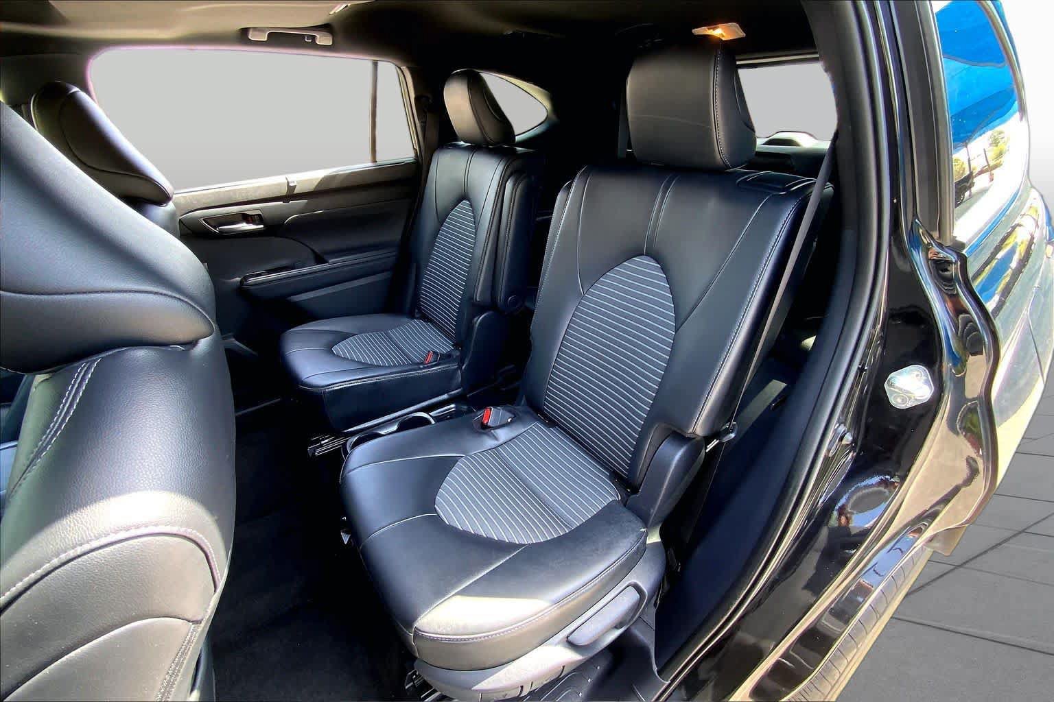 Used 2025 Toyota Highlander XSE AWD/4WD image 21