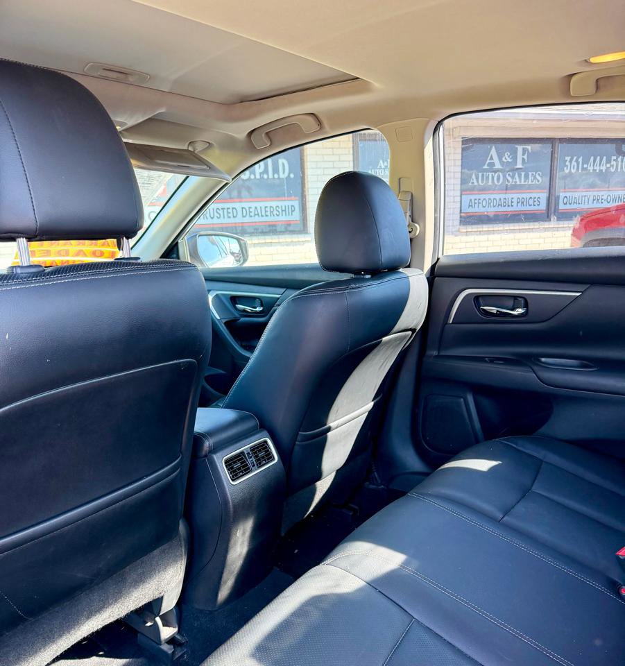 Used 2017 Nissan Altima 3.5 SL w/ 3.5SL Technology Package FWD image 5