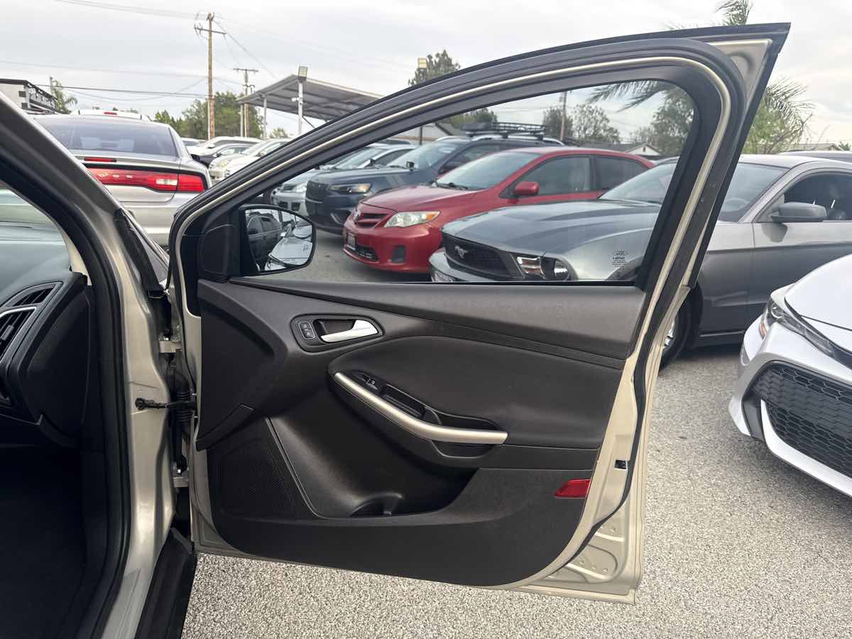 Used 2015 Ford Focus Titanium image 16