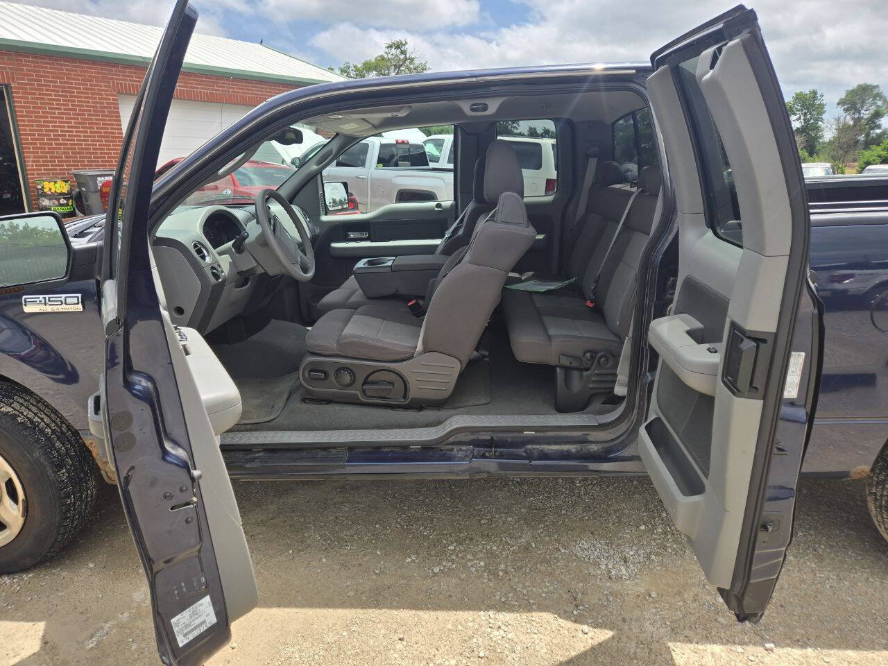 Used 2005 Ford F150 XLT RWD image 12