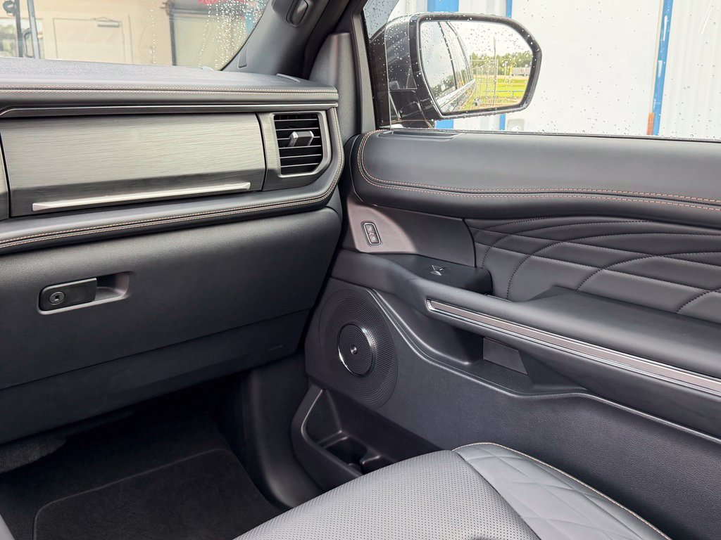 Used 2024 Ford Expedition Platinum RWD image 24