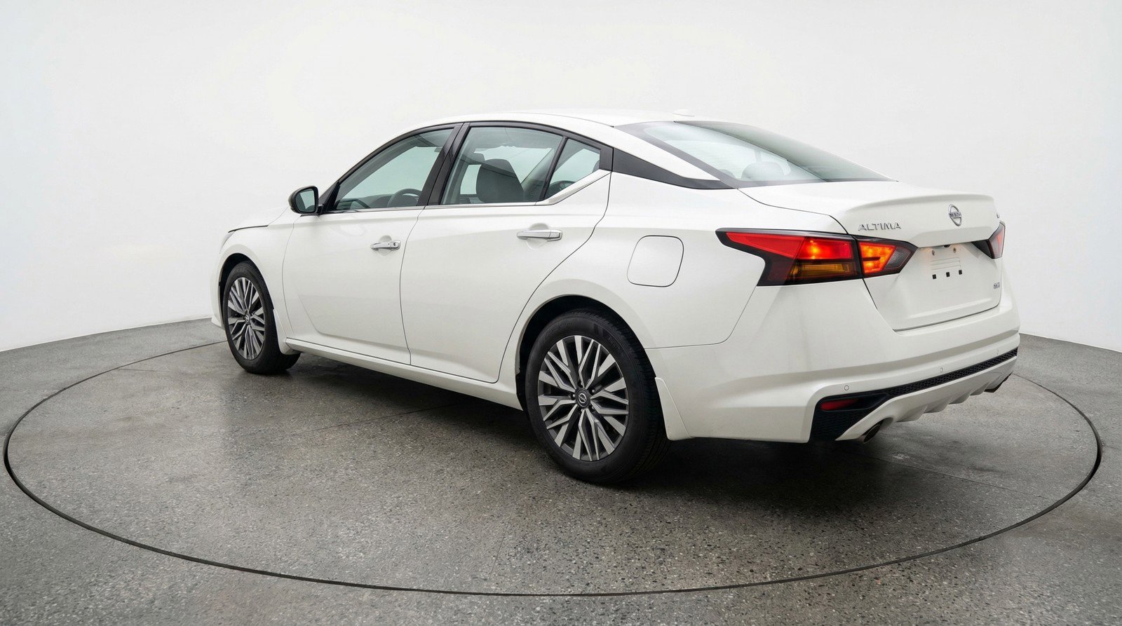 Used 2025 Nissan Altima 2.5 SV image 6