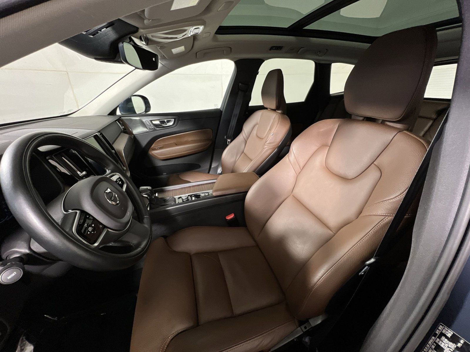 Used 2020 Volvo XC60 T6 Inscription w/ Protection Package Premier image 10