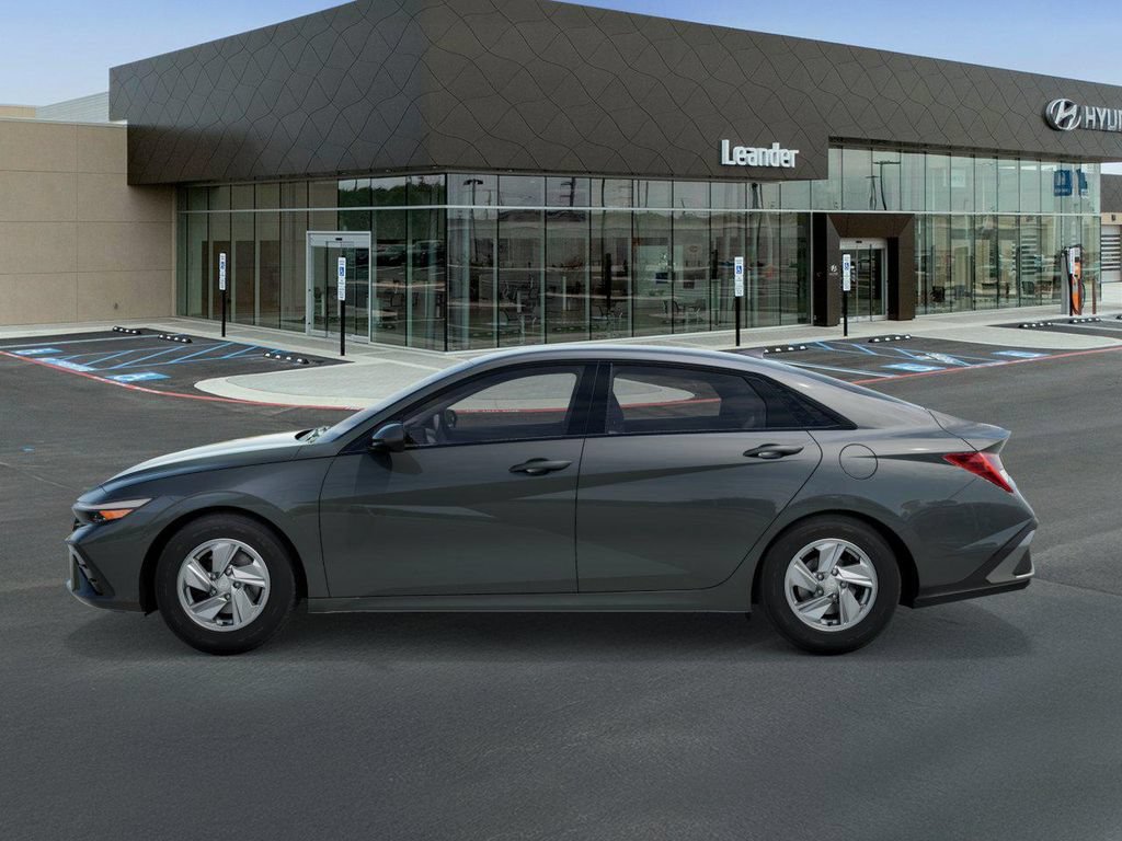 New 2026 Hyundai Elantra SE FWD image 3