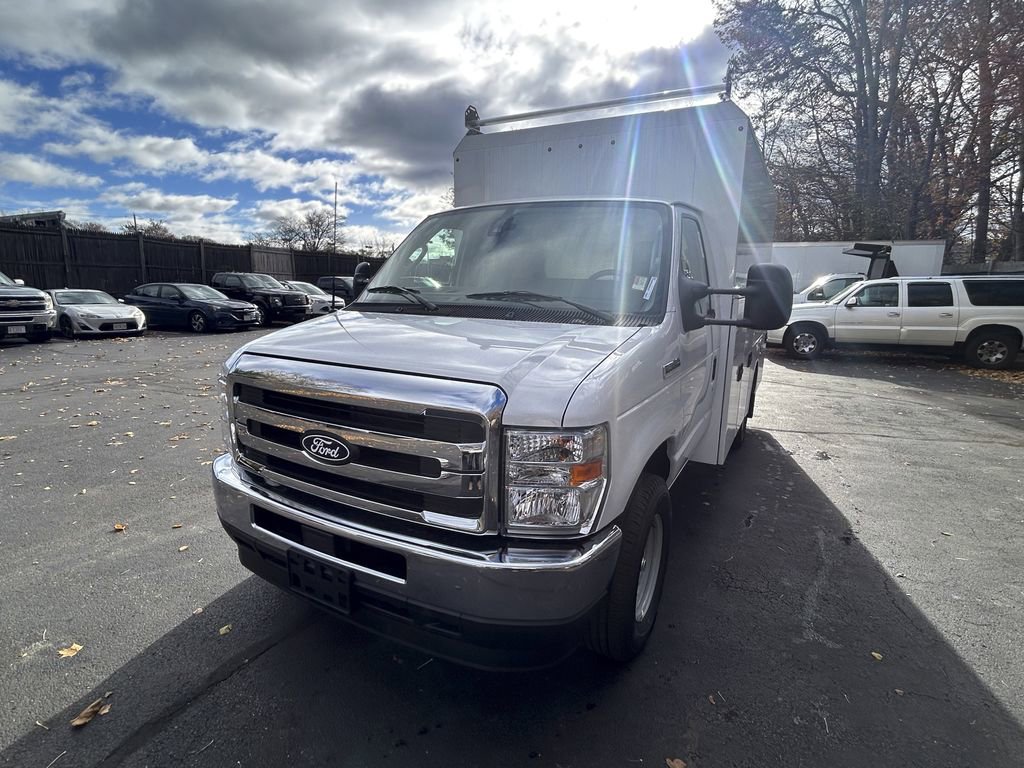 New 2026 Ford E-350 and Econoline 350 Super Duty w/ Power Equipment Group RWD image 3