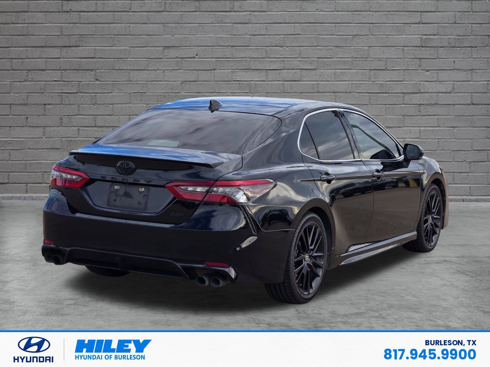 Used 2022 Toyota Camry XSE FWD image 4