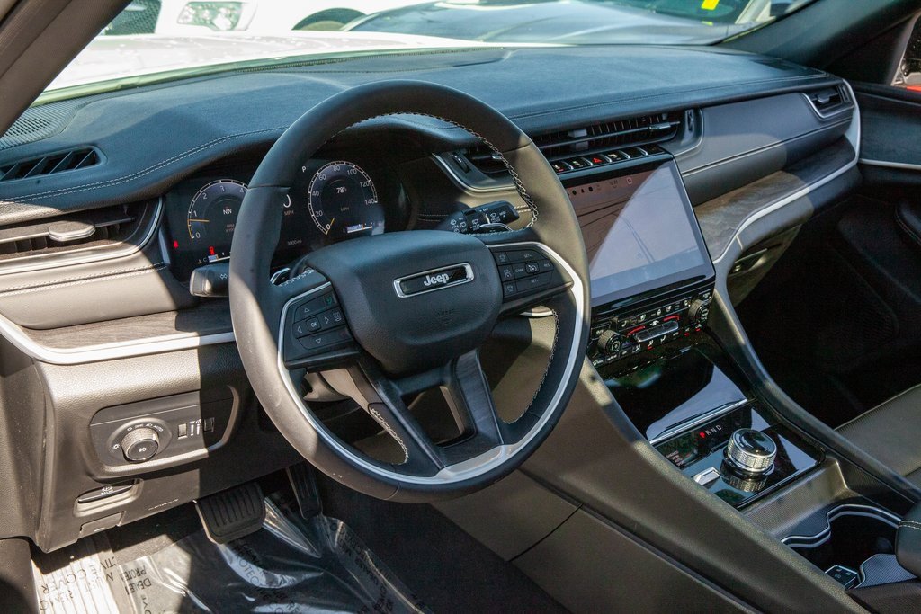 Used 2025 Jeep Grand Cherokee Limited w/ Luxury Tech Group II image 10